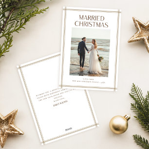 Cartão De Festividades Foto de Natal na Praia de Recém-Casados Românticos