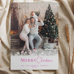Cartão De Festividades Foto de Natal Rosa Moderna Flocos de Neve<br><div class="desc">Celebre a temporada com nosso moderno Trendy Merry Christmas One Photo Holiday Card, com um design de script de música rosa. Esta na moda permite mostrar uma foto favorita, adicionando um toque pessoal aos seus cartões de natal. A escrita rosa contemporânea adiciona um talento lúdico, mas elegante, perfeito para espalhar...</div>