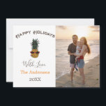 Cartão De Festividades Foto de Pineapple Merry Christmas Beach<br><div class="desc">Cartão de Férias de Natal de Pineapple Merry Beach Enviamos cartões de natal para amigos e família, estilo praia, com nosso cartão com fotos de festas de abacaxi tropical. Design apresenta sua foto vertical favorita ao lado da saudação Feliz de Natal e uma ilustração de abacaxi adornada com as luzes...</div>