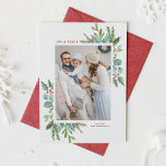 Cartão De Festividades Foto de Quadro de Folhagem de Natal Watercolor<br><div class="desc">Feliz feriado! Enviar desejos de férias para a família e amigos com este cartão verde de férias. Apresenta a ilustração aquarela de colas,  agulhas de pinheiros e eucalipto e verde-d'água com tipografia clássica. Personalize apresentando sua foto favorita e adicionando nomes e mensagens. Itens correspondentes estão disponíveis.</div>