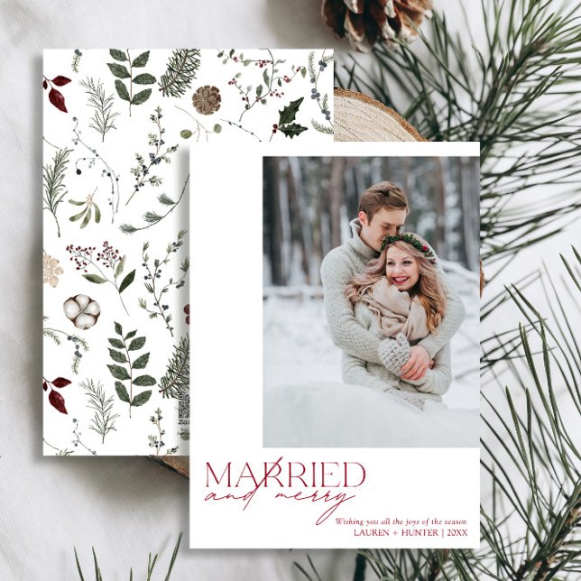Cartão De Festividades Foto de recém-casados, Feliz e casados vermelhos s (Easily personalize this newlywed photo holiday card with your favorite image and deets)