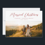 Cartão De Festividades Foto de Script de Natal Casado Elegante Minimalist<br><div class="desc">Cartão de feriado elegante e simples com sua foto emparelhada com o tipo elegante. A parte de trás apresenta uma perfeita colagem de fotos com espaço para seu próprio sentimento personalizado. Todo texto e cores são editáveis.</div>