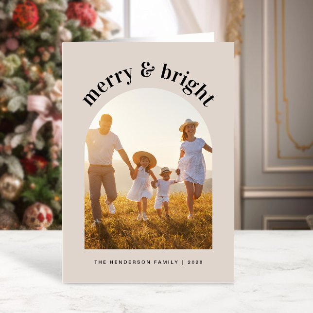 Cartão De Festividades Foto do Arco de Natal Brilhante da feliz (This holiday season, let your family's smiles and heartwarming memories shine on our arch photo card)