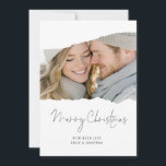 Cartão De Festividades Foto do Calendário Modern Torn 2026 Feliz Natal<br><div class="desc">Modern Torn Photo efeito 2026 Calendar no final Feliz Natal. Comemore a temporada em estilo com este cartão de Natal fotográfico moderno com sua própria imagem enquadrada em uma forma de efeito de papel rasgado. Este design de cartão de feriado minimalista coloca sua foto na frente e no centro, com...</div>