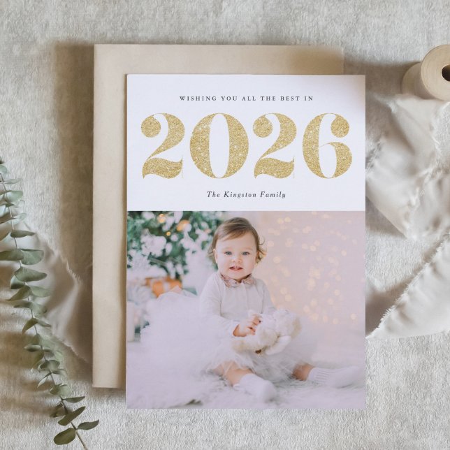 Cartão De Festividades Foto do Feliz ano novo Glitter Dourado Chic 2022 (Customizable photo 2026 Happy New Year card featuring festive faux gold glitter.)