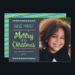 Cartão De Festividades Foto do Limão de Natal Pequeno e Feliz Moderno<br><div class="desc">Mande alegria de Natal divertida com estes cartões com fotos coloridos e modernos! Eles apresentam na moda, tipografia fofa, lendo, "Tenha um Natal Feliz" em verde limão e aqua sobre um fundo azul marinho escuro. A parte traseira da placa contém um design de faixas diagonais coloridas e coordenadas. Para obter...</div>