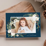Cartão De Festividades Foto do Marinho de Quadro Floral Elegante Winter<br><div class="desc">Cartão de férias elegante mostrando sua foto favorita na frente, emoldurada por buquês de flores de marfim, folhagem verde-luxuosa, cones de pinho e bagas sagradas. Personalize a frente da placa adicionando uma saudação personalizada e seu nome. O verso exibe mais 3 fotos com espaço para o ano, uma mensagem personalizada...</div>