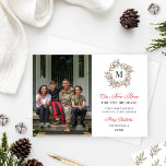 Cartão De Festividades Foto do nosso novo Monograma de Natal em Casa<br><div class="desc">Este belo cartão de Natal para novos proprietários duplica como um cartão de anúncio comovente! Anuncie seu novo endereço para a família e amigos no início da temporada do cartão de feriado. A carta elegante apresenta uma foto retrato adjacente a uma simples aquarela verde de inverno com bagas vermelhas e...</div>