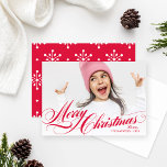 Cartão De Festividades Foto do Script de Natal Elegante Red Merry<br><div class="desc">O cartão com fotos de Férias apresenta um design de cobertura de "Feliz Natal" em um belo texto vermelho. Personalize com seus nomes,  o ano e uma foto favorita do estilo paisagem. Um elegante padrão vermelho e branco de flocos de neve se veste pelas costas.</div>
