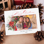 Cartão De Festividades Foto Floral do Feliz Natal da Caligrafia<br><div class="desc">Escrito elegante para caligrafia Feliz Saudação de Natal (a cor é personalizável),  modelo fotográfico com spray colorido de poinsetos de Natal,  Holly e Pine.</div>