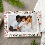 Cartão De Festividades Foto Floral Elegante Winter<br><div class="desc">Cartões de foto de Natal elegante com sua foto horizontal emoldurada em branco com um padrão de fundo de flores e folhagem de inverno em tons de rosa, verde, mauve e azul. Personalize a frente do cartão floral de Natal com uma saudação personalizada e o seu nome familiar. O cartão...</div>