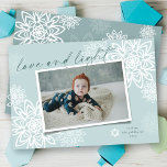 Cartão De Festividades Foto Leve De Amor E Chanucá<br><div class="desc">Flocos De Neve Brancos Elegantes De Inverno Flores 'Amor E Luz' Em Manuscrito, Cartão com fotos De Chanucá. O script de escrita manual e o plano de fundo podem ser alterados para qualquer cor da sua escolha. Arte projetada / original por gordura*fa*estanho. Fácil de personalizar com sua própria mensagem de...</div>