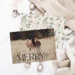 Cartão De Festividades Foto mínima mínima elegante de folhagem natural<br><div class="desc">Imagem elegante,  fotografia moderna e mínima natas,  tipografia botânica com cor natural,  carta chata de Natal feliz.</div>