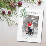 Cartão De Festividades Foto Mistletoe Feliz Natal<br><div class="desc">Mande Saudações a Seasons para a família e amigos com este cartão de Natal romântico. É decorado com água-colorido. Facilmente personalizável com sua foto e seu nome. Para personalização mais avançada deste design, clique no botão "Personalizar". Porque nós criamos a nossa trabalho de arte, você não encontrará esta imagem exata...</div>