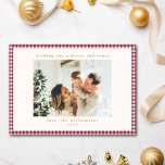 Cartão De Festividades Foto personalizada da Xadrez Vermelha de amora bra<br><div class="desc">Cartão de Férias de Natal Personalizado da Xadrez Gingham Vermelho de Castanheiro Bonito</div>