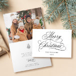 Cartão De Festividades Foto Romântica De Script De Natal Feliz<br><div class="desc">Esta carta de fotos de Natal dobrada apresenta uma elegante e romântica carta caligráfica suave com um buquê holly berry de inverno e um dentro de fotos. Para uma personalização mais avançada deste design,  clique no BOTÃO FERRAMENTA DESIGN AZUL acima!</div>