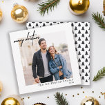 Cartão De Festividades Foto Simples Preta Feliz Natal Branco<br><div class="desc">Deseje aos seus amigos e família Feliz Natal nesta temporada de festas com este cartão de Natal fotográfico que apresenta um padrão de pinheiros nas costas.</div>