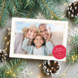 Cartão De Festividades FOTO SIMPLES VERMELHA festiva mínima moderna<br><div class="desc">por kat massard >> WWW.SIMPLYSWEETPAPERIE.COM<<< An elegant card design featuring quote that you can change yourself! White geometric border on the backside, giving you the opportunity to handwrite a personal message or place a full portrait photo. NOTE >> Entre em contato comigo kat@simplysweetpaperie.com se precisar de ajuda para redimensionar perfeitamente...</div>