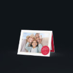 Cartão De Festividades FOTO SIMPLES VERMELHA festiva mínima moderna<br><div class="desc">por kat massard >> WWW.SIMPLYSWEETPAPERIE.COM<<< An elegant card design featuring quote that you can change yourself! White geometric border on the backside, giving you the opportunity to handwrite a personal message or place a full portrait photo. NOTE >> Entre em contato comigo kat@simplysweetpaperie.com se precisar de ajuda para redimensionar perfeitamente...</div>