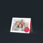 Cartão De Festividades FOTO SIMPLES VERMELHA festiva mínima moderna<br><div class="desc">por kat massard >> WWW.SIMPLYSWEETPAPERIE.COM<<< An elegant card design featuring quote that you can change yourself! White geometric border on the backside, giving you the opportunity to handwrite a personal message or place a full portrait photo. NOTE >> Entre em contato comigo kat@simplysweetpaperie.com se precisar de ajuda para redimensionar perfeitamente...</div>