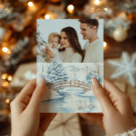 Cartão De Festividades Foto: Watercolor Christmas Winter Wonderland<br><div class="desc">Compartilhe seu espírito de feriado com nossa Carta de Férias da Terra Marinha de Natal! Esta carta maravilhosamente desenhada apresenta uma cena serena de serena cor d'água na terra maravilhosa do inverno que enquadra perfeitamente sua foto favorita, criando um cartões de natal mágico e pessoal. Impresso no estoque de papelão...</div>