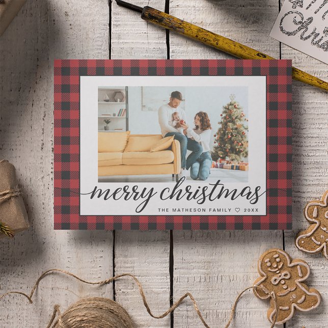 Cartão De Festividades Fotos de Natal Rustic Modern Red Black Xadrez (Red Black buffalo plaid photo Merry Christmas card.)