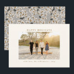 Cartão De Festividades Fotos Personalizadas Bela Gray Botânica Elegante<br><div class="desc">Deseje Feliz Natal aos amigos e familiares com esses belos cartões que apresentam sua foto favorita e um lindo desenho botânico em cinza no verso.</div>