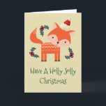 Cartão De Festividades Fox alaranjado no costume lunático do Natal do<br><div class="desc">Um encantamento personalizou o cartão de Natal com um dom retro. Uma ilustração de uma raposa alaranjada bonito, vestindo um chapéu vermelho do papai noel cercado por decorações do azevinho do Natal. Um animal pequeno doce da floresta. Ajuste em um fundo colorido tan. A parte dianteira diz: tenha um Natal...</div>