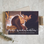 Cartão De Festividades Frohe Weihnachten Rustic Script Photo de Natal<br><div class="desc">Frohe Weihnachten! Envie seus desejos de feriado para amigos e familiares com este cartão de Natal personalizável. Este cartão de Natal alemão apresenta caligrafia rustica. Personalize adicionando seus detalhes. Este cartão fotográfico de Natal está disponível em outras cores e estoque de papelão. Itens correspondentes estão disponíveis.</div>