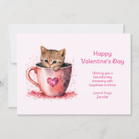 Gatinho bonito em um Teacup com Dia de os namorado