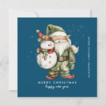 Cartão De Festividades Gnome e Snowman Feliz Natal Comercial Flat<br><div class="desc">Um gnomo vestido de verde fica ao lado de um boneco de neve com um chapéu de elfo vermelho e um cachecol vermelho. Eles estão cercados por uma poeira de neve branca que pop sobre o fundo azul escuro. A estética minimalista é criada por um simples Feliz Natal e Feliz...</div>