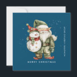 Cartão De Festividades Gnome e Snowman Feliz Natal Comercial Flat<br><div class="desc">Um gnomo vestido de vermelho fica ao lado de um boneco de neve com um chapéu de elfo verde e um cachecol vermelho. Eles estão cercados por uma poeira de neve branca que pop sobre o fundo azul escuro. A estética minimalista é criada por um simples Feliz Natal abaixo e...</div>