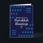 CARTÃO DE FESTIVIDADES HANUKKAH BLESSINGS<br><div class="desc">CARTÃO DE REPETIÇÃO azul moderno para desejar a sua família e amigos um Hanukkah feliz, que diz DESEJANDO A VOCÊ O MELHOR DE HANUKKAH BESSINGS em tipografia branca com FAMÍLIA, AMIGOS, DIVERTIMENTO e PAZ, AMOR e JOY em tipografia azul-ciana nos cantos. Isto é colocado contra um fundo de DREIDELS azul...</div>