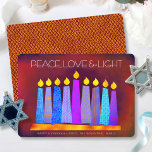 Cartão De Festividades Hanukkah Blue Boho Velas sobre Red Peace Love Ligh<br><div class="desc">"Paz, amor e luz." Uma ilustração lúdica, moderna e artística das velas de padrão de feto em uma menorah ajuda você a lançar no feriado de Chanucá. Velas azuis cortadas com padrões coloridos de folha de alumínio sobrepõem-se a um fundo de textura laranja vermelho, rico e profundamente queimado. Folha de...</div>