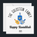 Cartão De Festividades Hanukkah Judaico Chanuka Personalizado Nome da Fam<br><div class="desc">Adicione um toque festivo às suas celebrações de Hanukkah com nossos acessórios personalizados! Com belos itens relacionados ao Hanukkah, como Menorá, Dreidel e Sufganiyot, é perfeito para abençoar seus amigos durante o Chanuka! O destaque? Um recurso personalizado com o nome da família! Adicione o nome da sua família ao design,...</div>