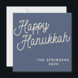 Cartão De Festividades Happy Hanukkah | Tipografia retrô simples em azul<br><div class="desc">Saudações simples e felizes do Chanucá escritas num estilo divertido de escrita retrorreflectora em um fundo azul escuro,  personalizado com o seu nome.</div>