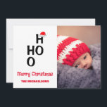 Cartão De Festividades Ho Ho Ho: Feliz Natal<br><div class="desc">Feliz Natal! Presentes minimalistas com nome de família e chapéus de Papai Noel vermelho. Modelo de foto via Pixabay licenciado sob CC0 e deve ser substituído por sua própria foto</div>