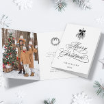 Cartão De Festividades Holly Berry Buquê Foto Romântica de Natal<br><div class="desc">Esta carta de fotos de Natal dobrada apresenta uma elegante e romântica carta caligráfica suave com um buquê holly berry de inverno e um dentro de fotos. Para uma personalização mais avançada deste design,  clique no BOTÃO FERRAMENTA DESIGN AZUL acima!</div>