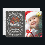 Cartão De Festividades Holly Jolly Christmas Rustic Chalkboard Photo<br><div class="desc">Cartolina festiva e folgada, estilo de Cartões de natal de Natal, modelo fotográfico em cartões chatos. Tipografia animada em forma de quadro-negro, com mistura retrorativa de estilos com letras à mão, decorada com estrutura suave, folhagem de inverno e bagas ocas. Adicione sua foto favorita da família de feriados e personalize...</div>