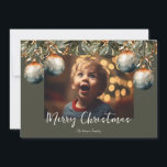 Cartão De Festividades Imagem do Ornament Watercolor Holly<br><div class="desc">Esta fotografia de Natal apresenta uma festiva aquarela verde e design de ornamento sobre fundo verde. Personalize facilmente essas placas usando o recurso de personalização.</div>