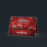 Cartão De Festividades Incorporado vermelho da elegância da faísca de<br><div class="desc">Efeito bonito da faísca com este fundo do bokeh em tons do vermelho rico e em enfeites de natal elegantes em cartões de natal incorporados. A tipografia acima tem o texto ornamentado dos cumprimentos da estação. Personalize o nome da empresa na parte dianteira do cartão. Design de harmonização no cartão...</div>
