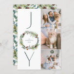 Cartão De Festividades Joy Botanic Pine Wreath Photo Collage Natal<br><div class="desc">JOY | Envie suas cartões de natal quentes com este cartão de Natal personalizável. Apresenta agulhas de pinheiro de aquarela, folhas de eucalipto e pinecones. Personalize este cartão de feriado verde adicionando seus detalhes. Este cartão de Natal para colagem de fotos está disponível em outros estoques de cartão. Itens correspondentes...</div>