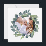 Cartão De Festividades Joy Elegant Watercolor Winter Foliage Wreath Photo<br><div class="desc">Nossa Coleção de Natal "Tidings of Joy" mostra nossa mão pintada de eucalipto e coroa de folhagem verde em tons naturais de sábio e lágrimas. Flores florais delicadas em linha complementam lindamente a arte da aquarela para criar um belo estilo midiático com um estilo de arte orgânico e moderno da...</div>