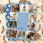 Cartão De Festividades Joy Peace Love & Light Hanukkah 10 Foto instantâne<br><div class="desc">Joy, Peace, Love & Light Com Estrela De David, 10 Cartão de Feriado de Hanukkah, Colagem Instantânea De Fotos. A saudação e o plano de fundo podem ser alterados para qualquer cor de sua escolha. Arte projetada / original por gordura*fa*estanho. Fácil de personalizar com sua própria mensagem de texto, nome,...</div>