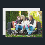 Cartão De Festividades Joyeux Noël Cartes de Voeux Fotografia Polícia de<br><div class="desc">Simplementa élégant photocartes de Noël por presente "Joyeux Noël" dans un moderne belle script avec défilement détails blanc. Vert bandes diagnosonales ajouter de l'intérêt à l'arrière de la carte.</div>