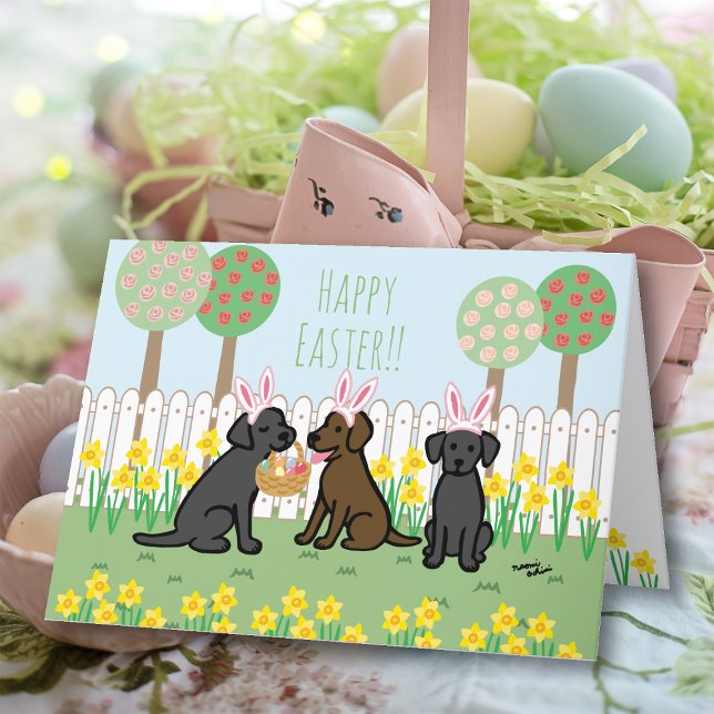Cartão De Festividades Laboratório de Chocolate e Jardim de Coelhinhos de (Chocolate Lab and Black Lab Easter Bunnies Greeting Cards.  Cute Labrador Cartoon Design.)