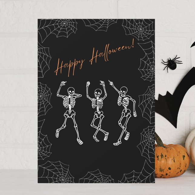 Cartão De Festividades Laranja Black White Dancing Skeletons Halloween (Criador carregado)