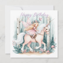 Linda fada cavalgando em uma floresta encantada