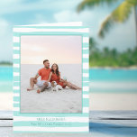 Cartão De Festividades Linda Foto Bright Coastal Teal Beach Dobrada<br><div class="desc">Belo chocalho costeiro decora esta bonito carta de Natal de praia com foto da família que lê Mele Kalikimaka, a maneira havaiana de dizer Feliz Natal. Um fofo motivo de cor costeira em cartões de natal de fotografias personalizadas. Ondas chic teal por trás de uma linda fotografia personalizada da sua...</div>