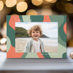 Cartão De Festividades Linha Orgânica Arte Abstrata - 1 Foto Jade Coral<br><div class="desc">Uma arte abstrata de linha orgânica com cores verde e coral. O design moderno destaca sua foto favorita para a temporada de Natal. A frente também inclui uma fonte caligráfica para a saudação e um padrão de arte abstrato simples no verso. Se precisar mover algo, clique no botão personalizar para...</div>